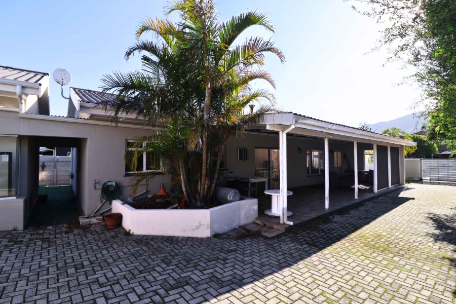 3 Bedroom Property for Sale in Sandbaai Western Cape